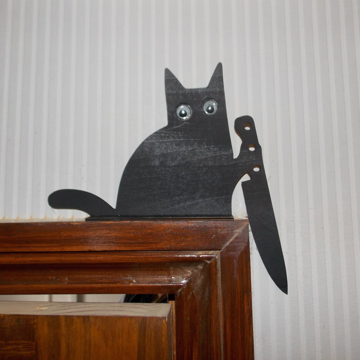Playful Knife Cat Shelf Sitter – Gothic Wood Cat Decor – Black Cat Halloween Decoration – Spooky Home Accent - Glow in the Dark Eyes